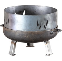 Feuerstelle aus Metall mit Flammenmuster