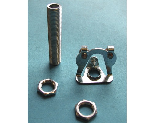 Metallrohr, Befestigungswinkel und Muttern für Sanitärinstallationen