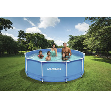 Familie im Marimex Frame Pool im Garten