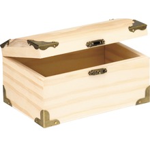 Geöffnete Holzkiste mit Beschlägen
