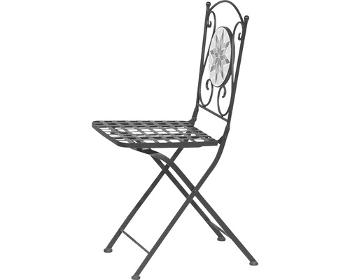 Klappbarer Gartenstuhl aus Metall mit Mosaikdetail im Rückenbereich.