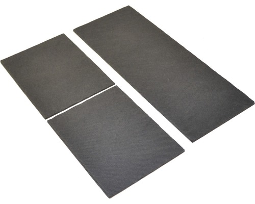 Vier schwarze Gummiplatten