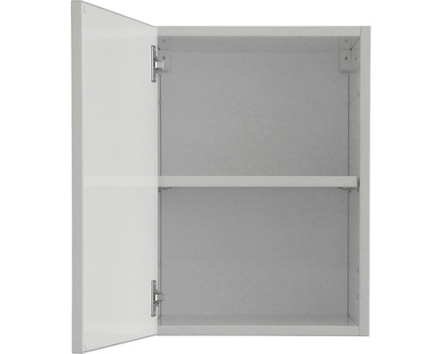 Geöffneter Wandschrank mit einem Einlegeboden