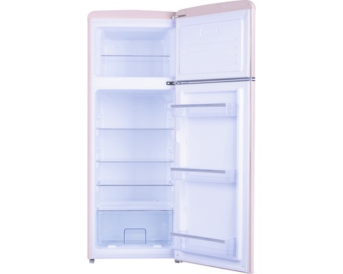 Geöffneter, freistehender Kühl- und Gefrierschrank mit Regalen