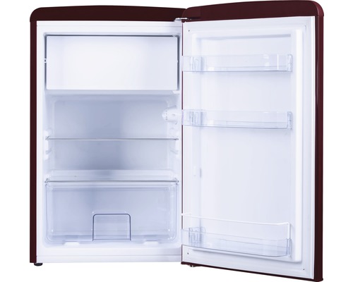 Geöffneter Kühlschrank mit Regalen und Türfächern