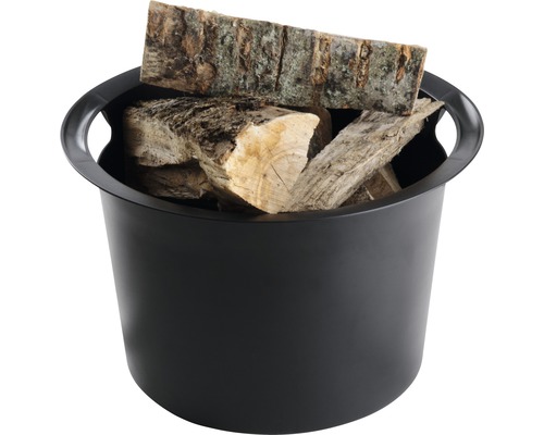 Brennholzkorb gefüllt mit Brennholz