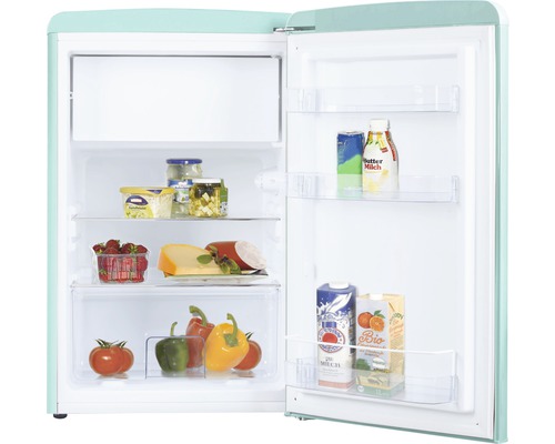 Geöffneter Kühlschrank mit Lebensmitteln