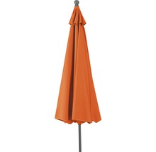 Geschlossener Gartenschirm mit Mast