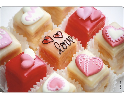 Küchenrückwand mySPOTTI pop Love 59x41 cm Petit Fours mit Herzdekoration in Papierförmchen
