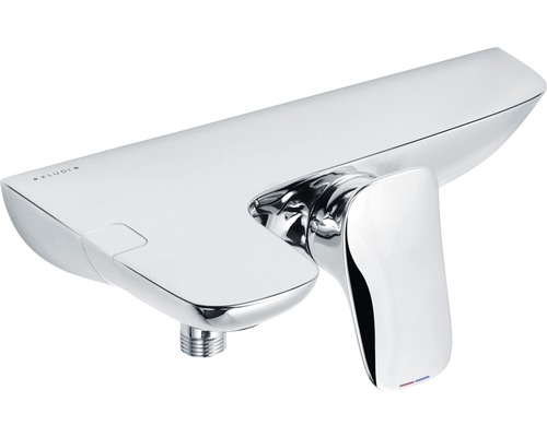 Glänzende Badewannenarmatur