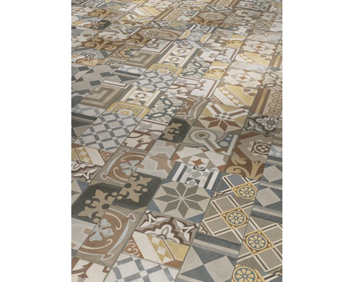 Bodenansicht mit verschiedenen Fliesenmustern