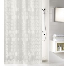 Badezimmer mit Duschvorhang, Duschkopf und Ablage