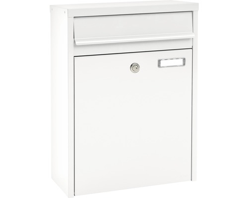 Weißer Briefkasten mit Schloss und Namensschild