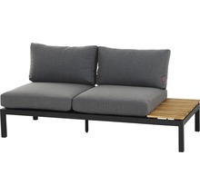 Gartensofa mit Holzablage und grauen Kissen