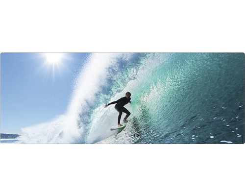 Badrückwand mySPOTTI aqua Surfing USA 120x45 cm Ein Surfer reitet auf einer Welle unter einem hellen Himmel.