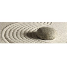Zen Garten mit Stein und geharktem Sand