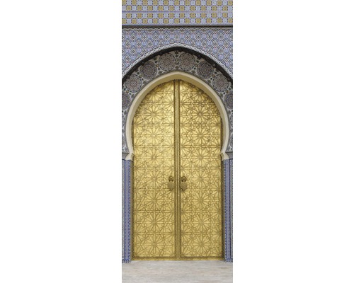 Goldenes Tor mit arabischen Mustern und Fliesenrahmen
