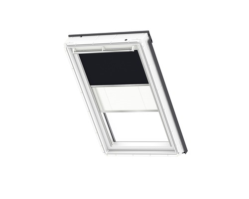 Dachfenster mit Verdunkelungsrollo und Jalousie