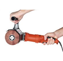 Handschleifmaschine im Einsatz