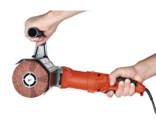 Handschleifmaschine im Einsatz