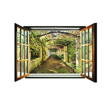 Dekoratives Fensterbild mit Blick in einen begrünten Gartenweg