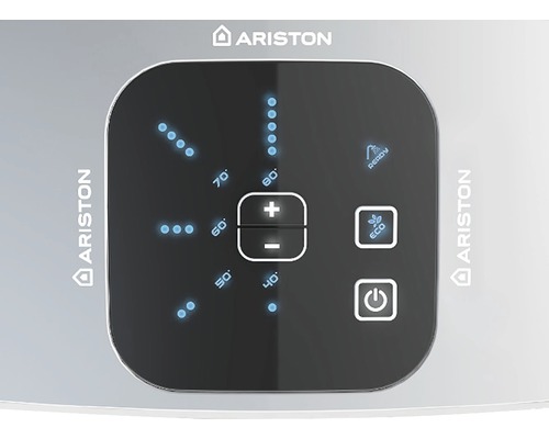 Ariston Logo und digitale Steuerung eines Warmwasserbereiters mit Temperaturanzeige