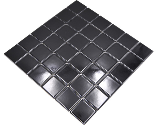 Mosaikfliese mit quadratischen, glänzenden Elementen