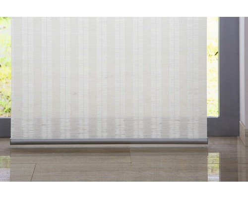 Bambus Rollo vor Fenster