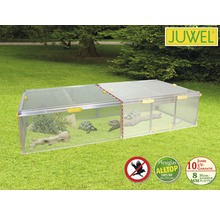 Freilandgehege für Schildkröten mit Plexiglasabdeckung und Belüftungsgittern im Garten. Juwel Logo. Symbol: Kein Zugriff für Greifvögel. Plexiglas Alltop Siegel. Siegel: 10 Jahre UV-Garantie.
