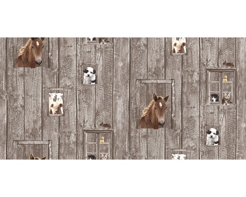 Tapete mit Tiermotiven vor Holzwand