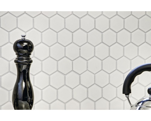 Sechseckige Fliesen an der Wand