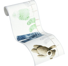 Tapetenrolle mit Motiv von Babykleidung und einem Teddybär