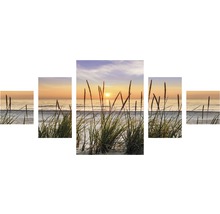 Mehrteiliges Wandbild mit Strandmotiv und Gräsern im Vordergrund