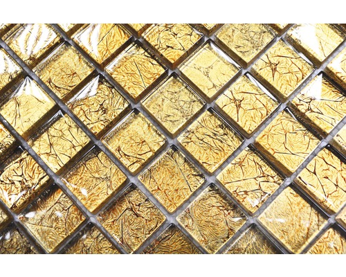 Nahaufnahme von quadratischen Glasmosaikfliesen