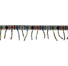 Verzierband mit geometrischem Muster und Perlenfransen