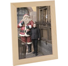 Holz Bilderrahmen mit einem Foto von einer Frau neben einer Weihnachtsmannstatue