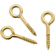 Drei Ringschrauben aus Metall