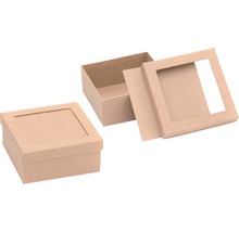 Drei offene quadratische Geschenkboxen aus Karton mit Sichtfenster