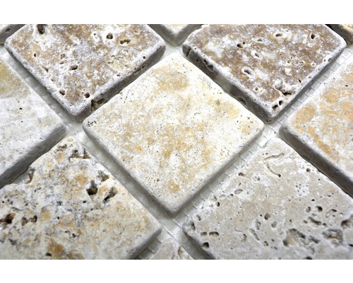 Mosaikfliese aus Travertin in Diamantenform