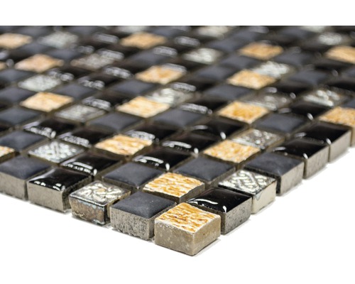 Mosaikfliese mit quadratischen Steinen in unterschiedlichen Designs