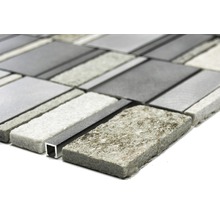 Nahaufnahme eines Mosaiks aus Stein und Aluminium
