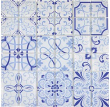 Mosaikfliese mit verschiedenen blauen Mustern
