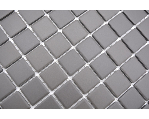 Graue Mosaikfliesen in Nahaufnahme