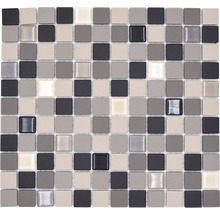 Mosaikfliese mit quadratischen Steinen in verschiedenen Grautönen