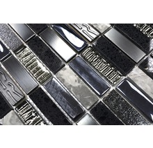 Mosaikfliese mit Stein-, Glas- und Metallelementen