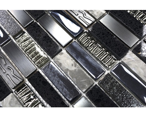 Mosaikfliese mit Stein-, Glas- und Metallelementen
