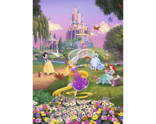 Fototapete Papier 4-4026 Disney Edition 4 Disney Princess Sunset 4-tlg. 184 x 254 cm Illustration mit mehreren Zeichentrickprinzessinnen in einem Garten mit einem Schloss im Hintergrund