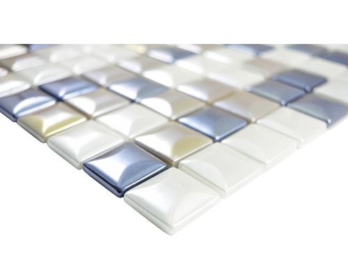 Mosaikfliese mit quadratischen Steinen