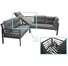 Ecksofa mit Metallrahmen und grauen Polsterkissen