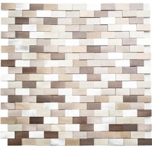 Mosaikfliese aus verschiedenen Materialien in rechteckiger Form